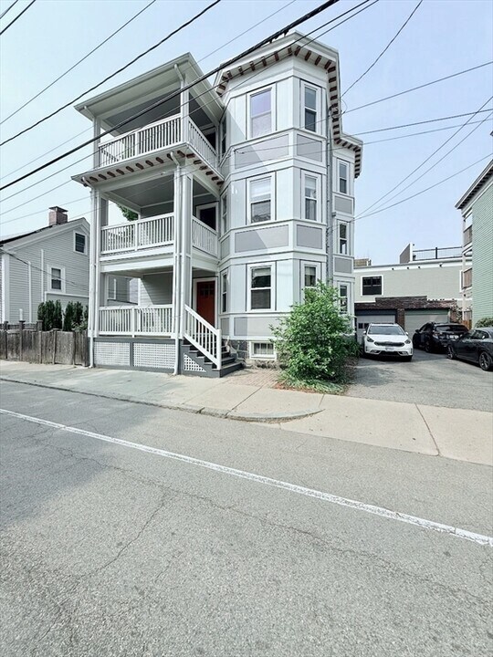 58 Seaverns Ave, Unit 1 in Boston, MA - Building Photo