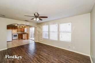 6911 Autumn View in Converse, TX - Foto de edificio - Building Photo