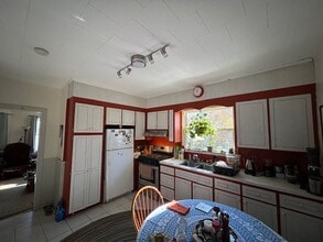 129 Durnell Ave, Unit #1 in Boston, MA - Foto de edificio - Building Photo