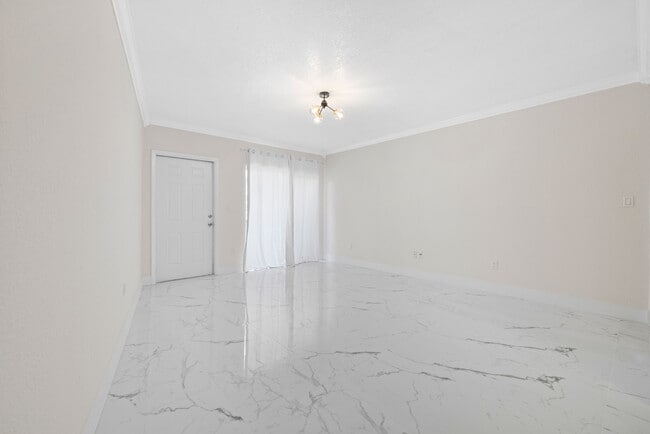 1152 99th St, Unit 8 in Bay Harbor Islands, FL - Building Photo - Building Photo