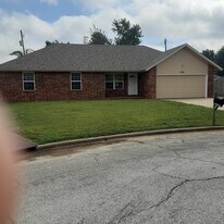 236 N Foster Ave in Springfield, MO - Building Photo