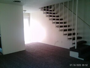 1818 Hasti Acres Dr in Bakersfield, CA - Building Photo - Building Photo