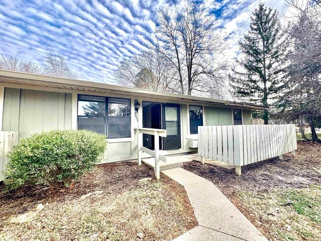 property at 3032 E Amy Ln