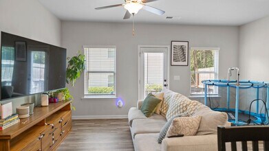 585 McWilliams Rd SE in Atlanta, GA - Building Photo - Building Photo