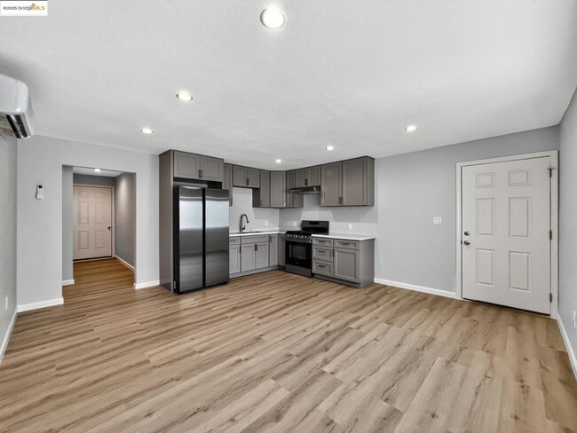 408 W 19th St in Antioch, CA - Building Photo - Building Photo