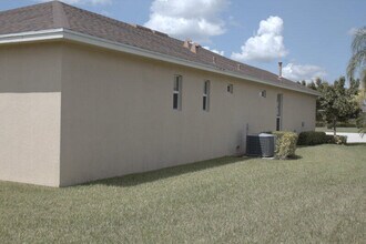 10298 SW Silverberry Ct in Port St. Lucie, FL - Building Photo - Building Photo