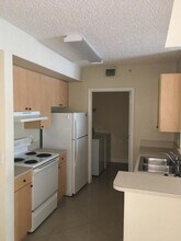 5016 Lantana Rd in Greenacres, FL - Building Photo - Building Photo