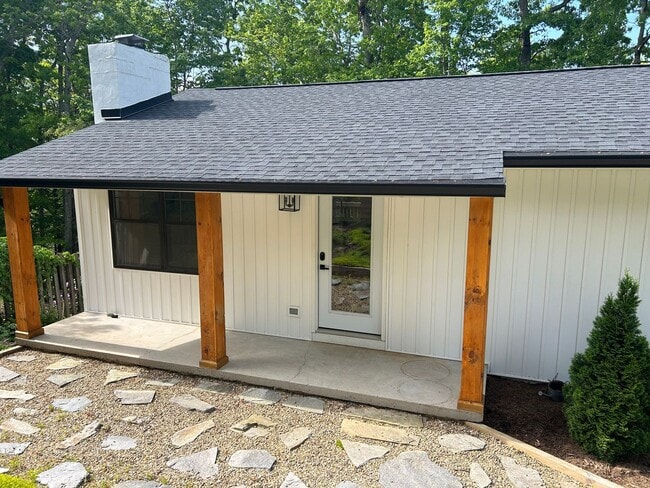 110 Aycock St in Black Mountain, NC - Building Photo - Building Photo