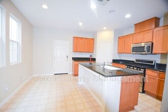 3132 Lisbon Ln in Oxnard, CA - Building Photo - Building Photo