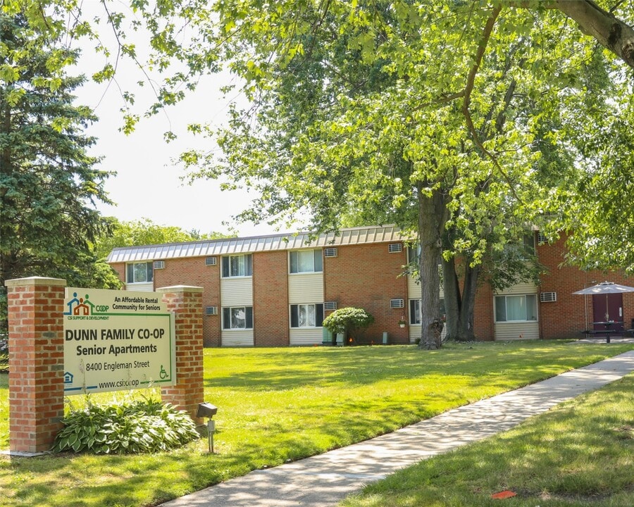 8400 Engleman St in Center Line, MI - Building Photo