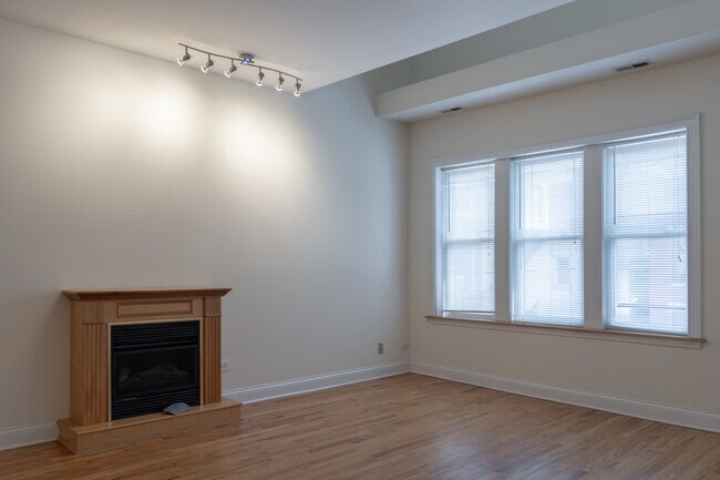 1720 W Beach Ave in Chicago, IL - Building Photo - Building Photo