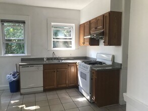 1102 Boylston St in Newton, MA - Building Photo - Building Photo