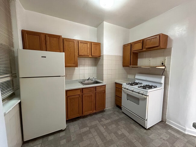 4716 N Kenneth Ave, Unit #2