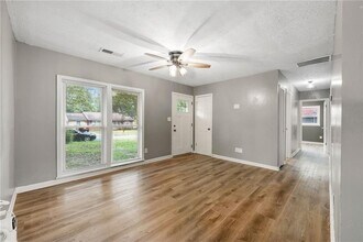 128 Alexander Ct in Riverdale, GA - Building Photo - Building Photo