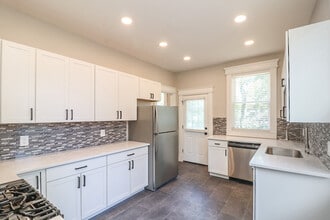 1634 Elkton Pl, Unit 2 in Cincinnati, OH - Foto de edificio - Building Photo