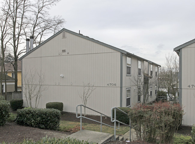 4702-4706 S Warner St in Tacoma, WA - Foto de edificio - Building Photo