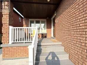 42 Lamp Crescent in Vaughan, ON - Building Photo - Building Photo