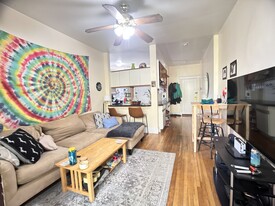 29 Mount Hood Rd, Unit 11 in Boston, MA - Building Photo