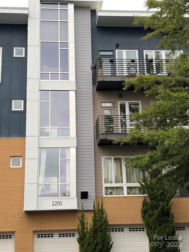 2200 Lyndhurst Ave in Charlotte, NC - Building Photo - Building Photo