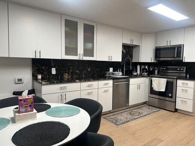 1155 Ash St. in Denver, CO - Building Photo - Building Photo