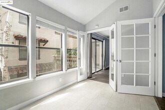 1122 S Villa Way in Walnut Creek, CA - Building Photo - Building Photo