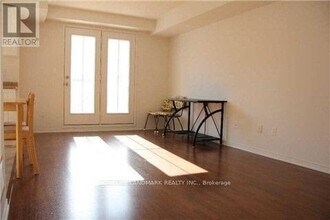 2464 Post Rd in Oakville, ON - Building Photo - Building Photo