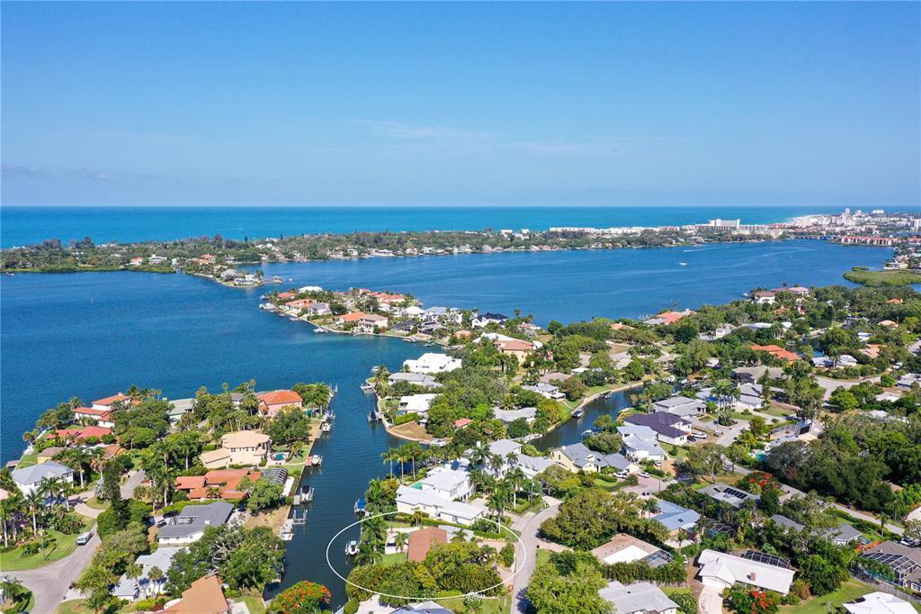 7516 Cove Terrace in Sarasota, FL - Foto de edificio