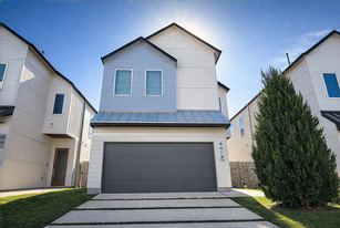 4413 Santorini Ln in Houston, TX - Building Photo