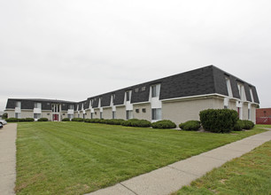 Peri-Manor in Clinton Township, MI - Building Photo - Building Photo