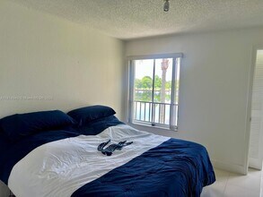 731 Vista Isles Dr in Plantation, FL - Building Photo - Building Photo