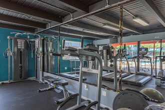 University Pointe Apartments in Tempe, AZ - Foto de edificio - Building Photo