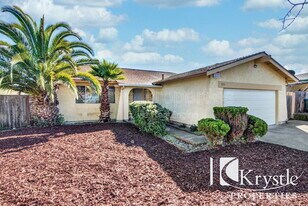 121 Radcliffe Dr in Vallejo, CA - Building Photo