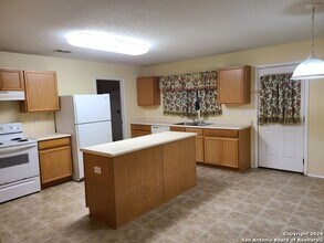 8911 Laguna Rio in San Antonio, TX - Building Photo - Building Photo