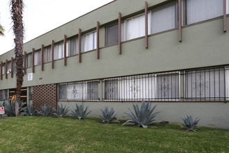 4024 Nicolet Ave in Los Angeles, CA - Building Photo - Building Photo