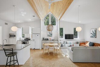 3901 Cherrywood Rd in Austin, TX - Building Photo - Building Photo