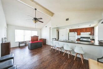 Room in Duplex on Park Plaza Dr in Austin, TX - Foto de edificio - Building Photo