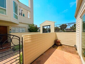 7585 Eads Ave in San Diego, CA - Building Photo - Building Photo