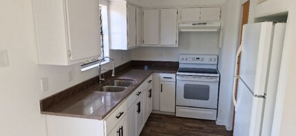 107 Hearthside Ave NW in Palm Bay, FL - Foto de edificio - Building Photo