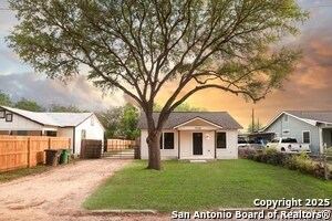 1930 Lennon Ave in San Antonio, TX - Building Photo