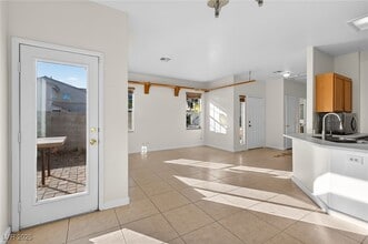 7820 Strong Water Ct in Las Vegas, NV - Building Photo - Building Photo