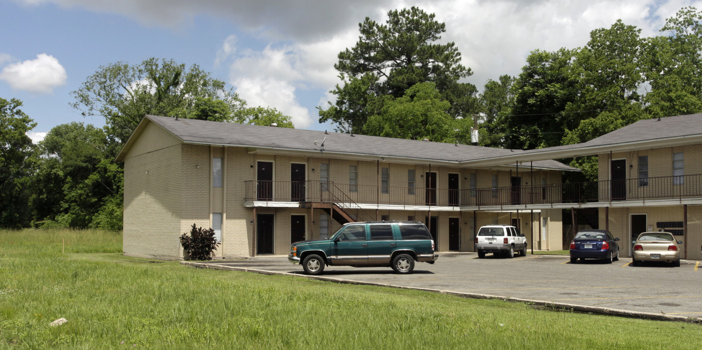 Sycamore Court in Baton Rouge, LA - Building Photo