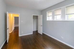 7038 S Chappel Ave in Chicago, IL - Building Photo