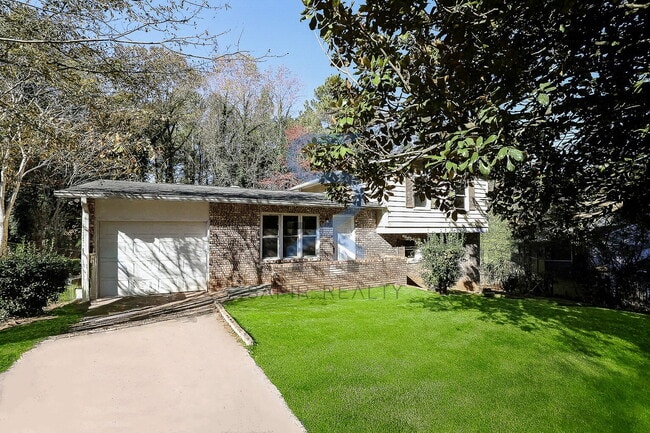 2821 Petersburg Ct in Decatur, GA - Building Photo - Building Photo