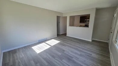 231 Prospect Ave in Pewaukee, WI - Building Photo - Building Photo