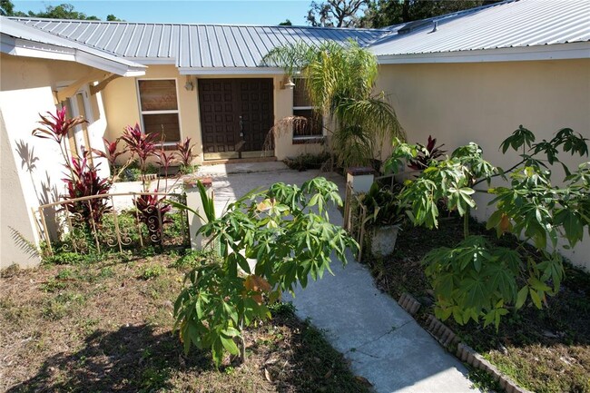 914 Homewood Dr in Brandon, FL - Foto de edificio - Building Photo