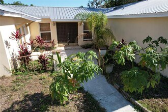 914 Homewood Dr in Brandon, FL - Building Photo - Building Photo