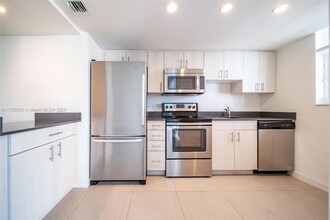910 West Ave, Unit 0534 in Miami Beach, FL - Building Photo - Building Photo