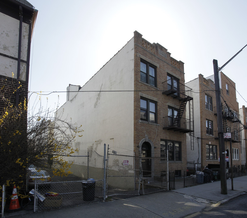 2761 E 15th St in Brooklyn, NY - Building Photo