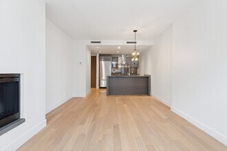1111-1111 Alberni St in Vancouver, BC - Building Photo - Building Photo