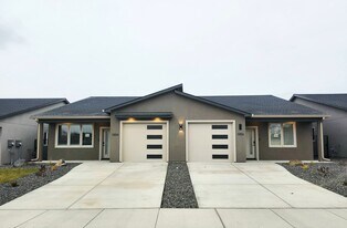 5305 W Jay St in Pasco, WA - Building Photo